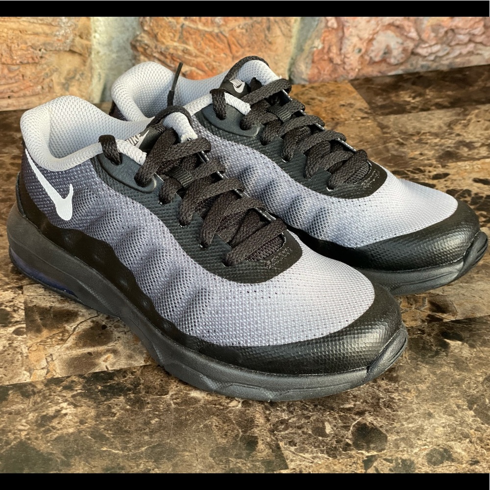 NEW NIKE Air Max Invigor Running Sneakers - Picture 13 of 15